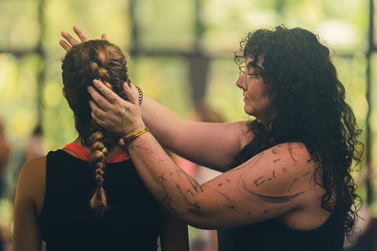 Astro Somatics - Wie Astrologie deine Praxis unterstützen kann. Ein Interview mit Silvana Saveri.