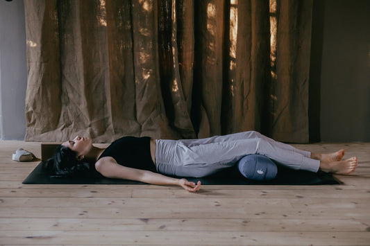 Yoga Abendroutine für besseren Schlaf und innere Ruhe