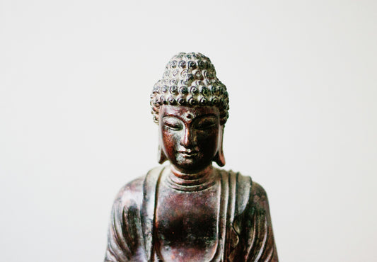 Yoga gegen Stress: 3 Übungen für einen klaren Kopf bei mentaler Überforderung