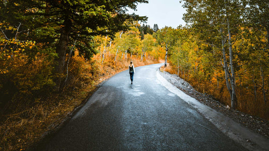 Einfache Geh-Meditation für mehr Achtsamkeit