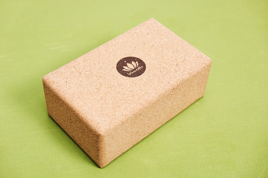 Übungen mit dem Yogablock aus Kork