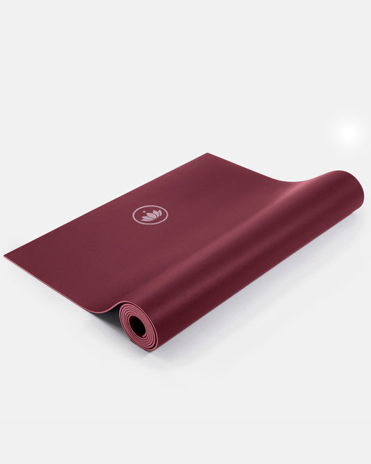 Dark Cranberry - Arise Yogamatte aus Naturkautschuk ausgerollt halb | Lotuscrafts