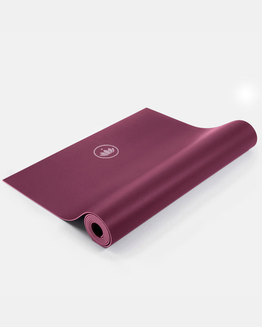Dark Cranberry - Arise Yogamatte aus Naturkautschuk ausgerollt halb | Lotuscrafts