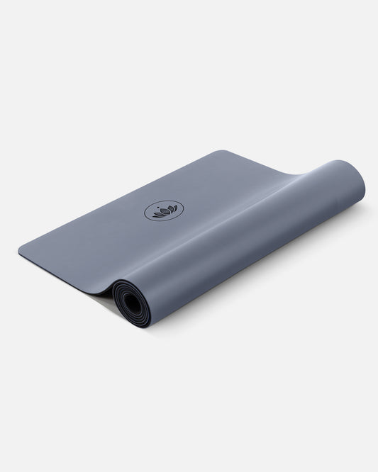 Indigo Dust - Yogamatte PURE halb aufgerollt, Ansicht Oberfläche | Lotuscrafts