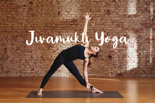 Jivamukti Yoga: Alles über den Yoga Stil und die besten Übungen