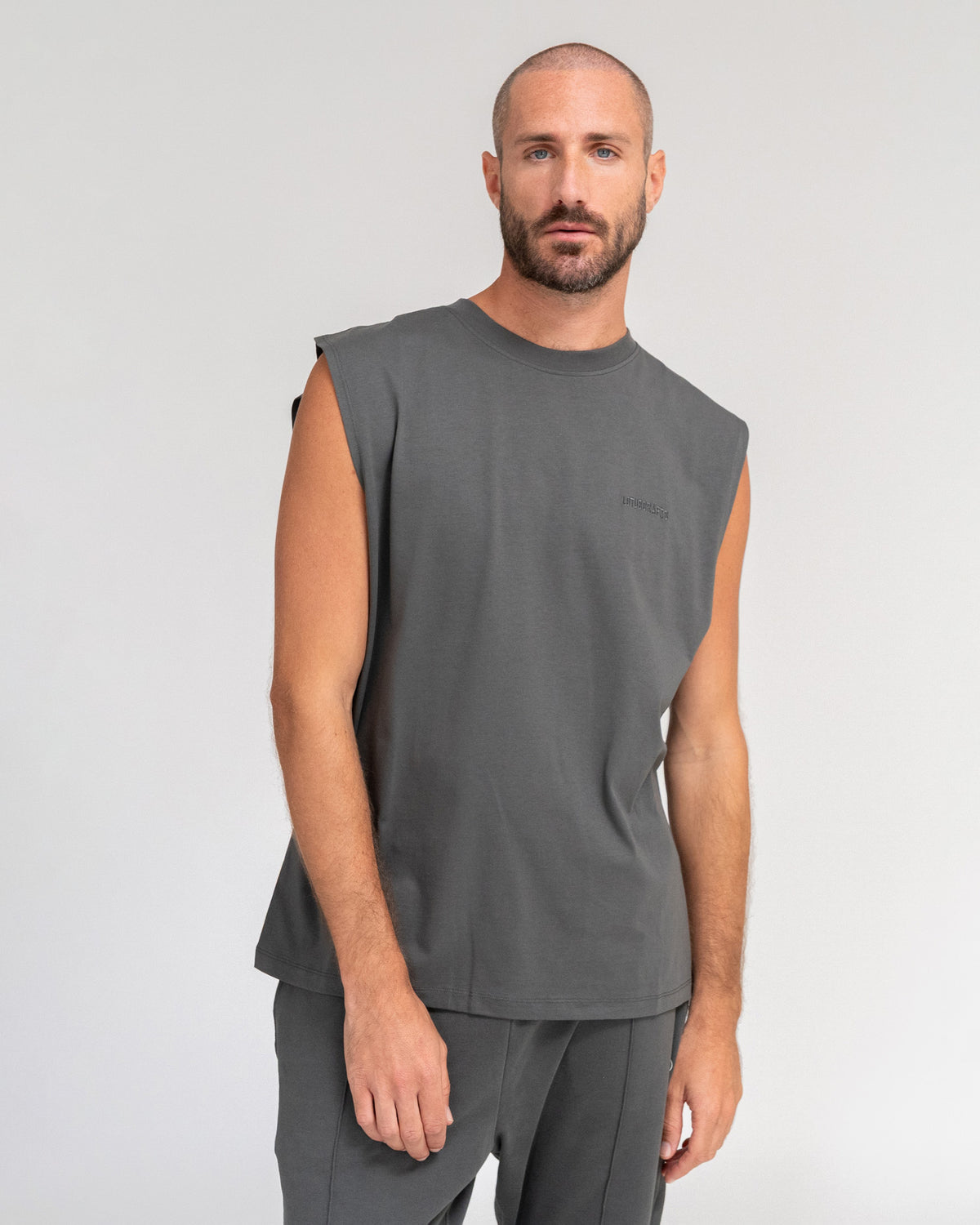 Anthrazit - Anthracite Yoga Tank Top Model Shot Front