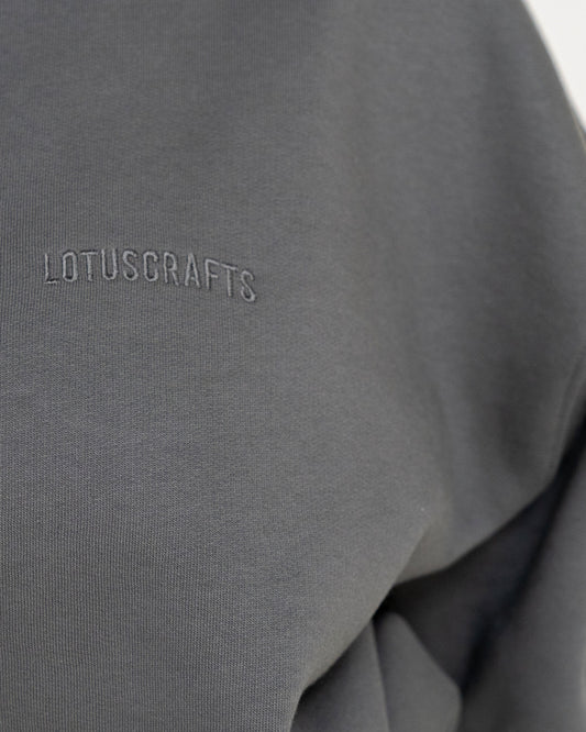 Anthrazit - Anthracite Model in cropped Yoga Sweater Detail Logo Lotuscrafts