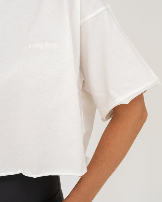 Marshmallow - Lotuscrafts Yoga Top Model Detail Ärmel