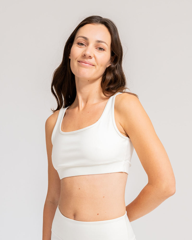 Marshmallow - Model Produktshot Front in Yoga Bra