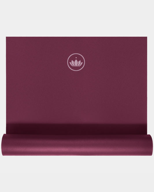 Dark Cranberry - Arise Yogamatte aus Naturkautschuk halb ausgerollt topview| Lotuscrafts