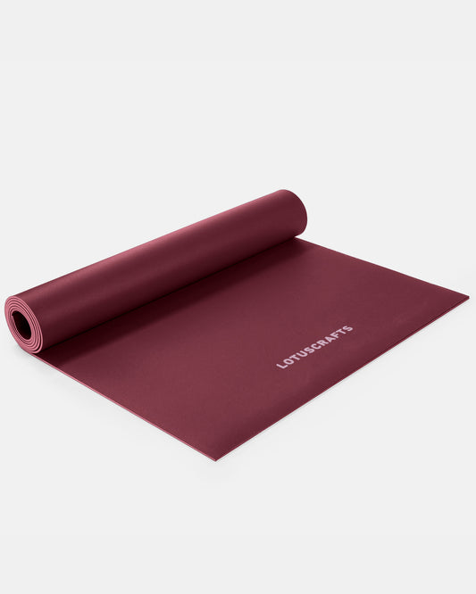 Dark Cranberry - Arise Yogamatte aus Naturkautschuk ausgerollt von oben| Lotuscrafts