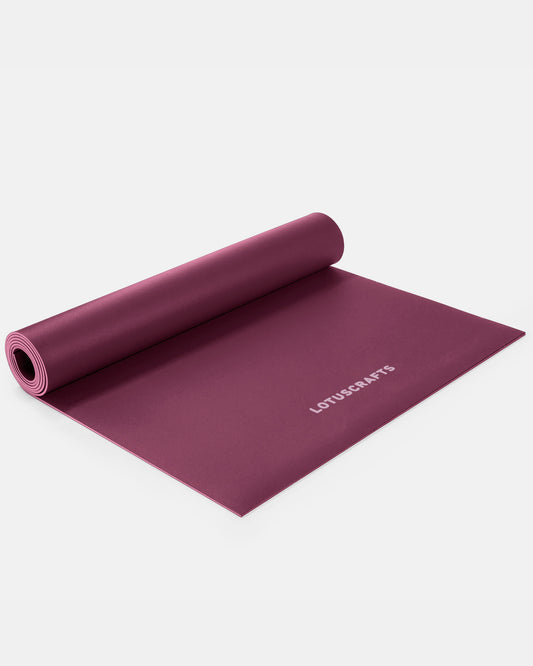 Dark Cranberry - Arise Yogamatte aus Naturkautschuk ausgerollt von oben| Lotuscrafts