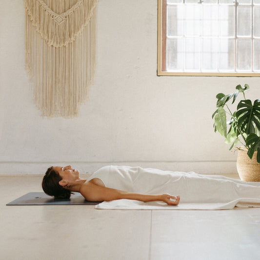 Lotuscrafts Couverture de yoga en coton Savasana [200 x 150 cm] – Couverture  de méditation – Résistant et durable en 100% coton – Couverture de yoga  pour une détente finale : : Sports et Loisirs