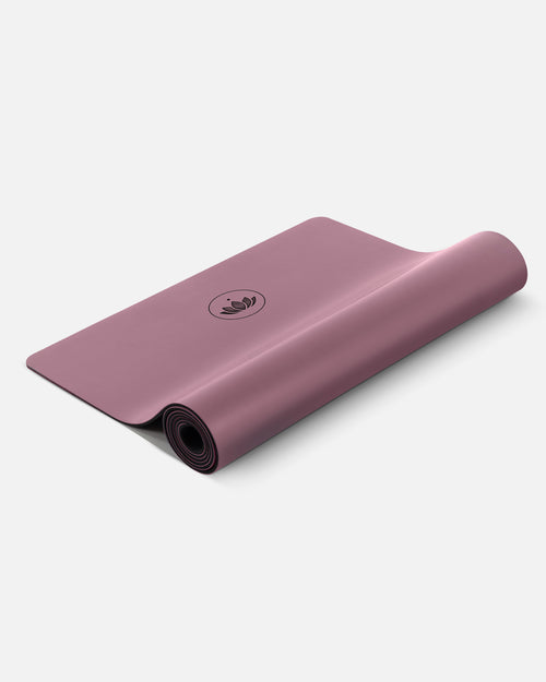 Gallery Aubergine - Yogamatte PURE halb aufgerollt, Ansicht Oberfläche | Lotuscrafts